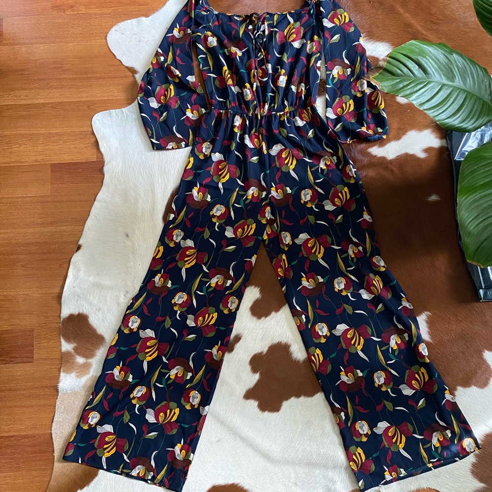 Off shoulder jumper that has string tie at chest